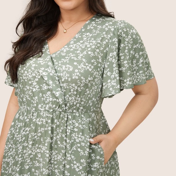 BloomChic Plus Size SFlutter Sleeve Ditsy Floral Pocket Split Maxi Dress us 18 - Picture 4 of 11